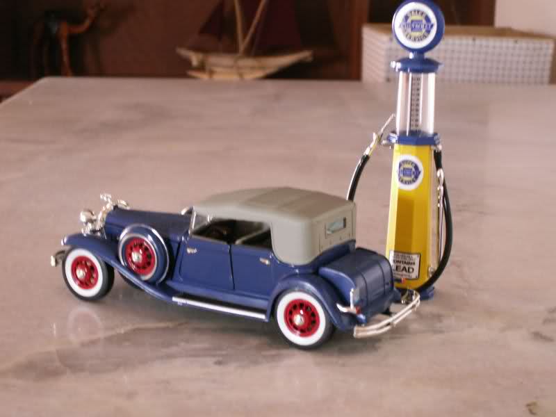 Chrysler Le Baron 1932 with Petrol Pump